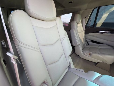 Used 2015 Cadillac Escalade Premium image 28