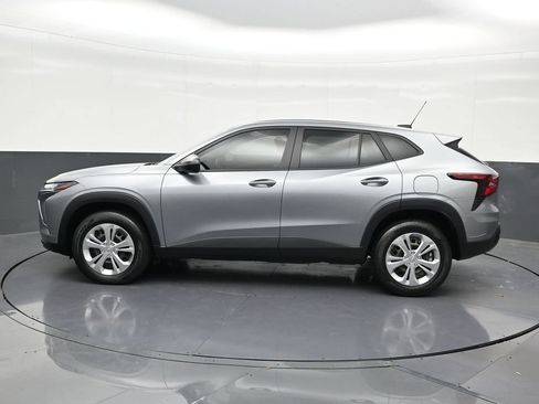 Used 2024 Chevrolet Trax LS FWD image 2