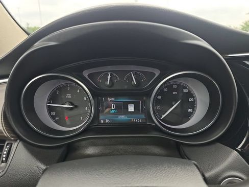 Used 2020 Buick Envision Essence AWD/4WD image 11