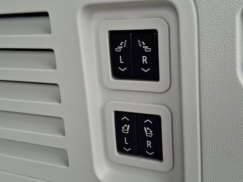 Used 2024 GMC Acadia Denali w/ Super Cruise Package image 32