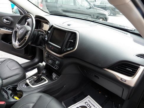 Used 2018 Jeep Cherokee Limited AWD/4WD image 17