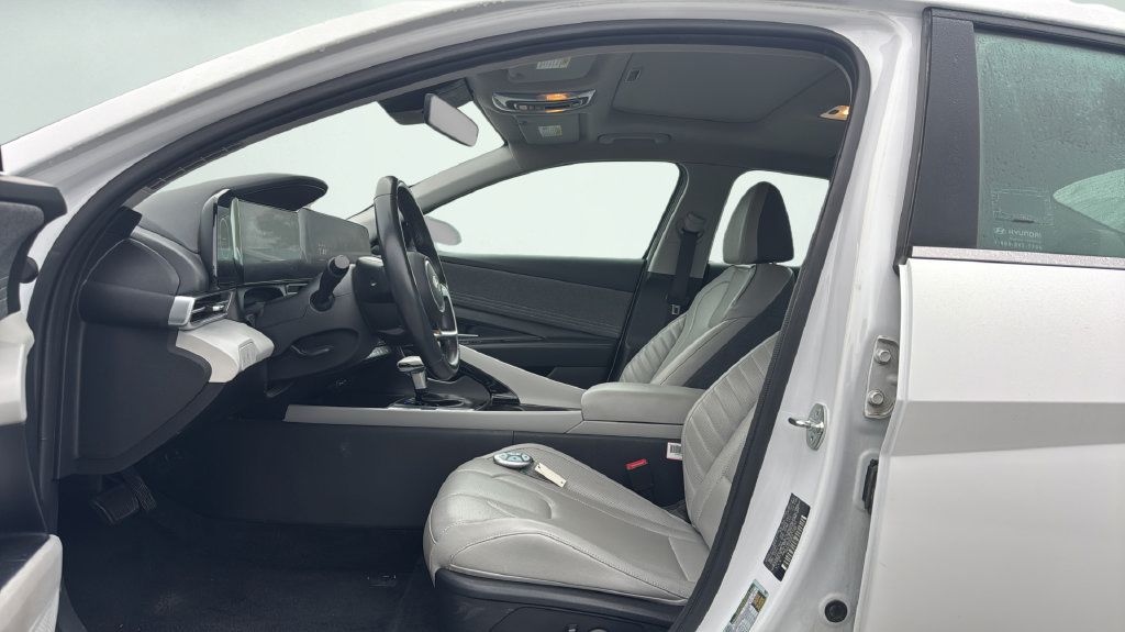 Used 2024 Hyundai Elantra Limited FWD image 16