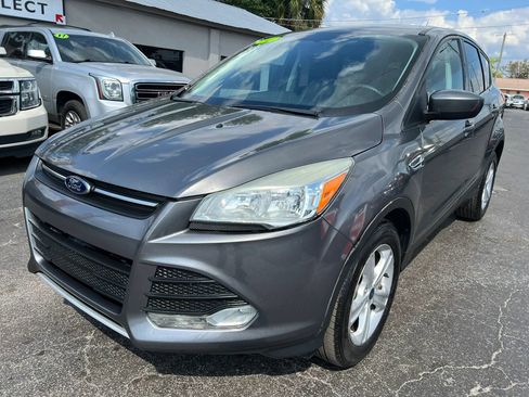 Used 2014 Ford Escape SE image 2