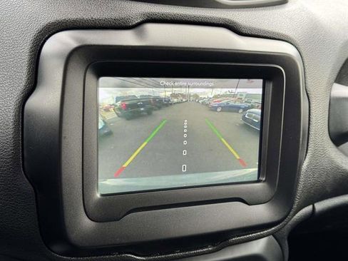 Used 2018 Jeep Renegade Latitude image 17