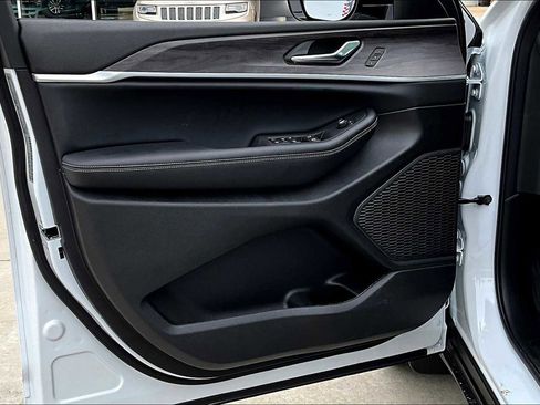 New 2025 Jeep Grand Cherokee L Limited w/ MOPAR Finishing Package image 11