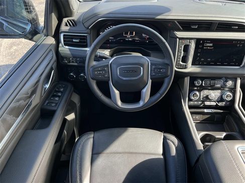 Used 2024 GMC Yukon XL Denali image 14
