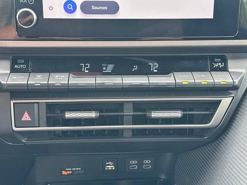 Used 2025 Toyota Camry SE FWD image 24
