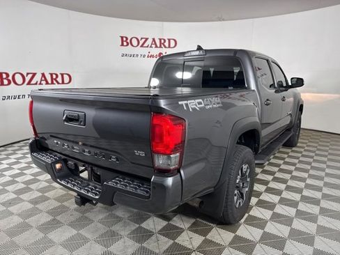 Used 2017 Toyota Tacoma TRD Off-Road image 8