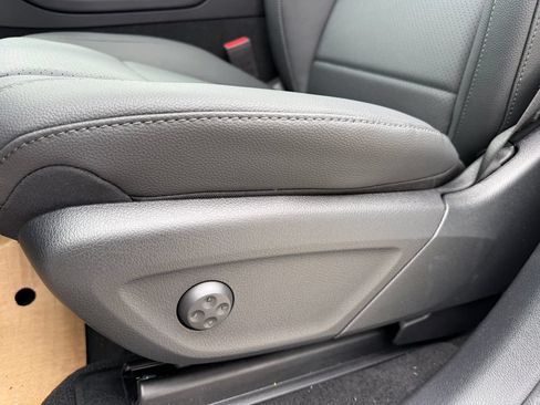 Used 2025 Mercedes-Benz GLS 450 4MATIC image 12