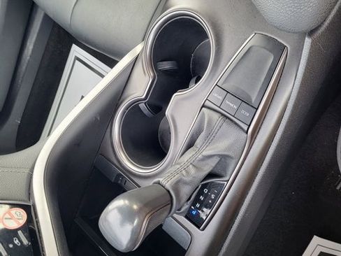 Used 2023 Toyota Camry SE image 19