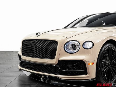 Used 2024 Bentley Flying Spur W12 image 13