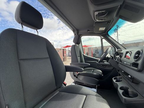 Used 2023 Mercedes-Benz Sprinter 3500 image 13