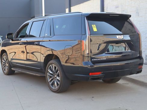 Used 2024 Cadillac Escalade ESV Sport AWD/4WD image 3