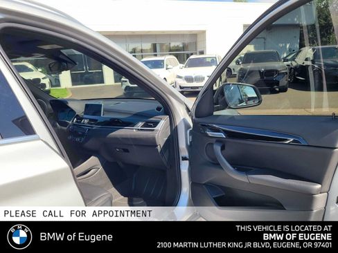 Used 2021 BMW X1 xDrive28i w/ Convenience Package AWD/4WD image 10