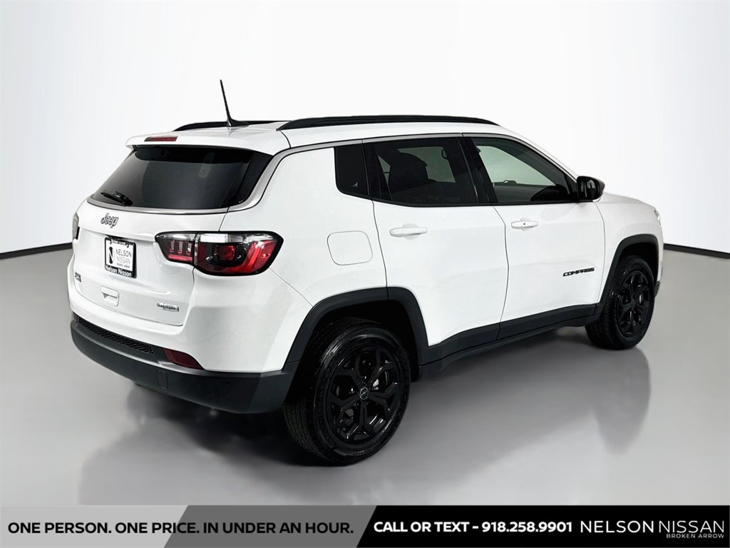 Used 2025 Jeep Compass Latitude w/ Convenience Group AWD/4WD image 5
