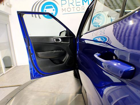 Used 2021 Hyundai Venue SEL image 26