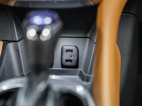 Used 2016 Chevrolet Volt Premier w/ Driver Confidence Package FWD image 22