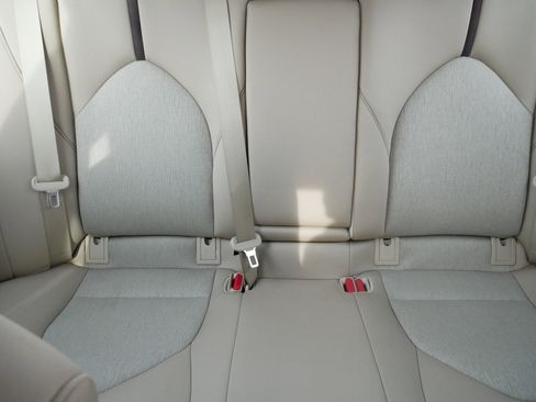 Used 2019 Toyota Camry LE image 13