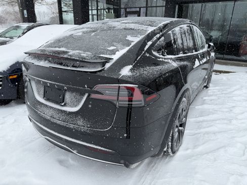 Used 2024 Tesla Model X image 3