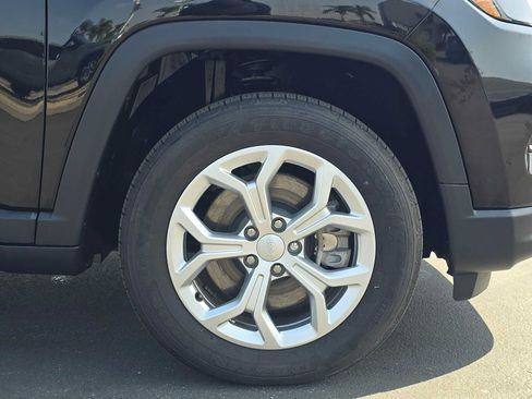 Used 2024 Jeep Compass Latitude AWD/4WD image 9