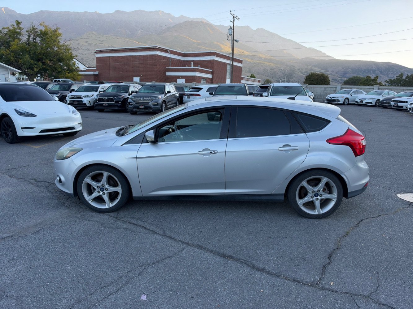 Used 2013 Ford Focus Titanium w/ Titanium Handling Pkg FWD image 2
