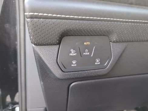 Used 2024 Volkswagen Atlas SE FWD image 19