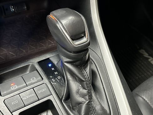 Used 2019 Toyota RAV4 Limited FWD image 25