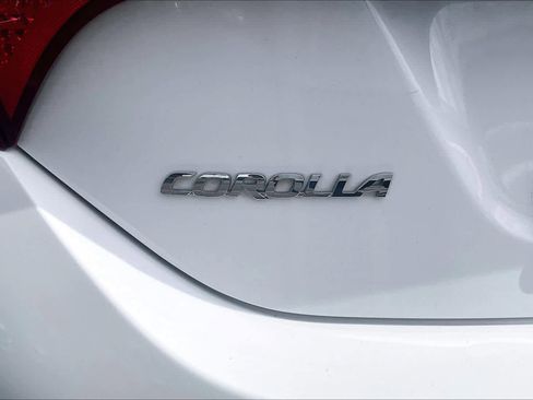 Used 2018 Toyota Corolla LE FWD image 10