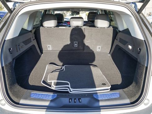 Used 2025 Lincoln Nautilus Premier w/ Equipment Group 102A image 12