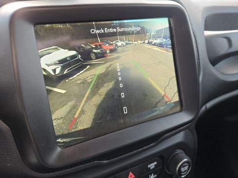 Used 2022 Jeep Renegade Latitude w/ Convenience Group image 28