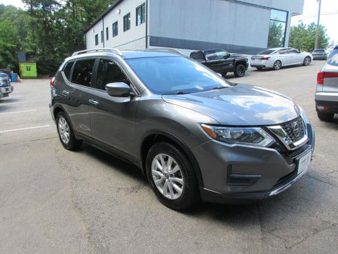Used 2018 Nissan Rogue SV FWD image 3