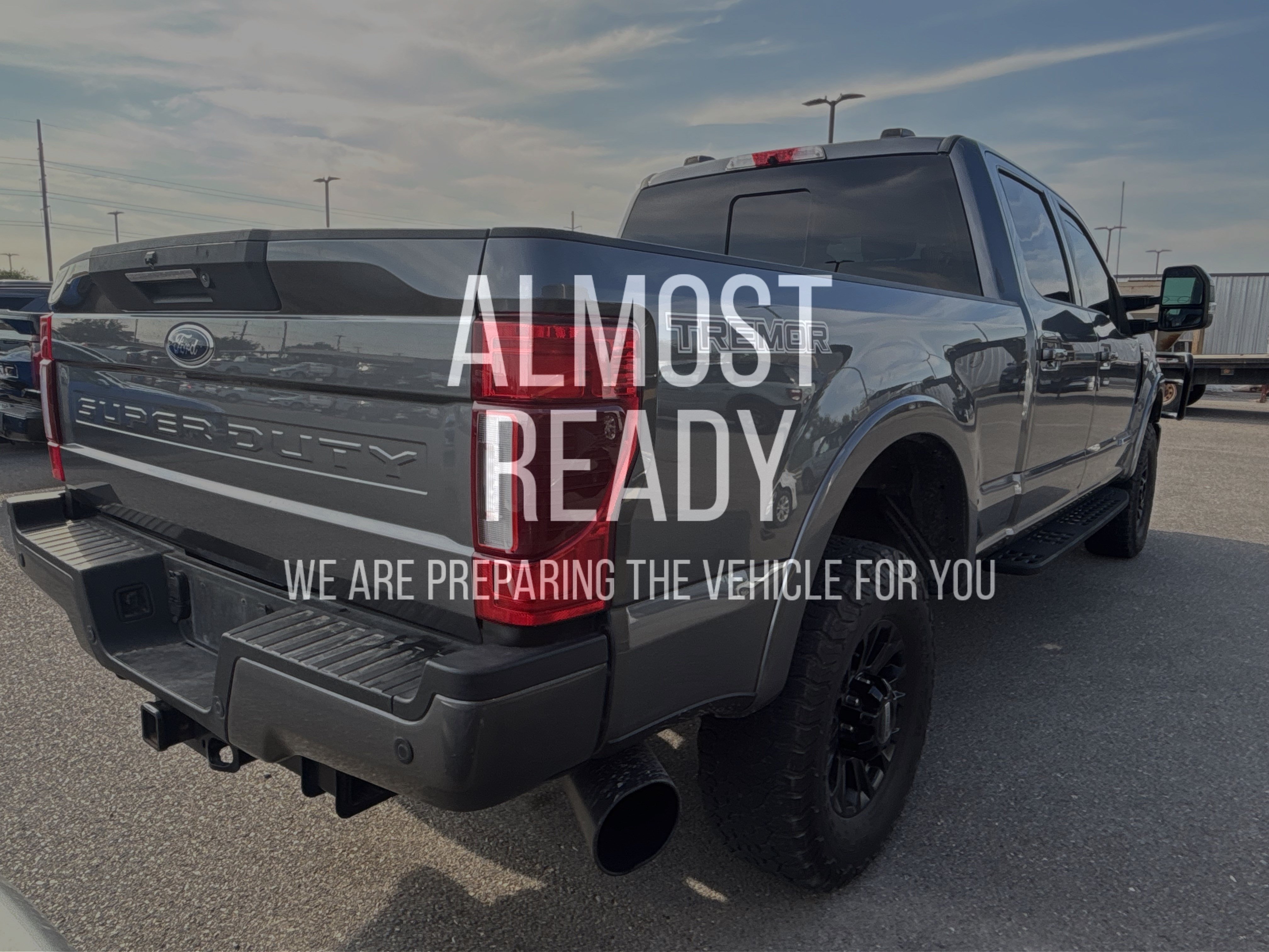 Used 2022 Ford F250 Lariat w/ Tremor Off-Road Package AWD/4WD image 4