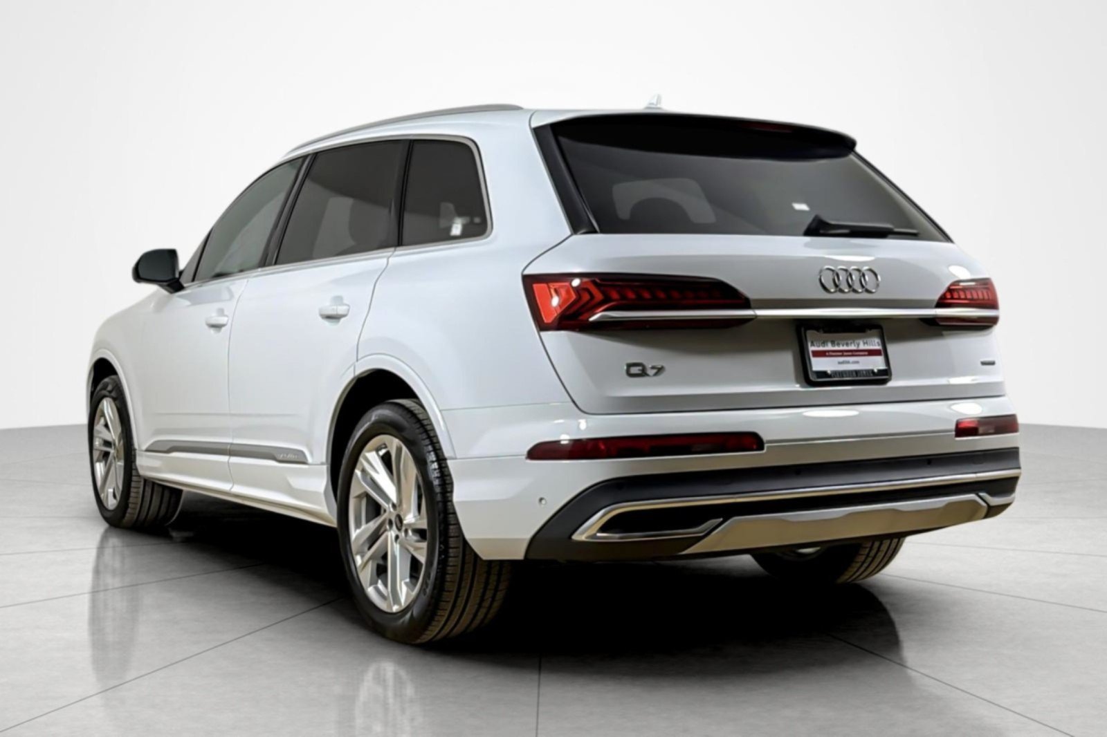 Used 2023 Audi Q7 3.0T Premium w/ Convenience Package AWD/4WD image 3