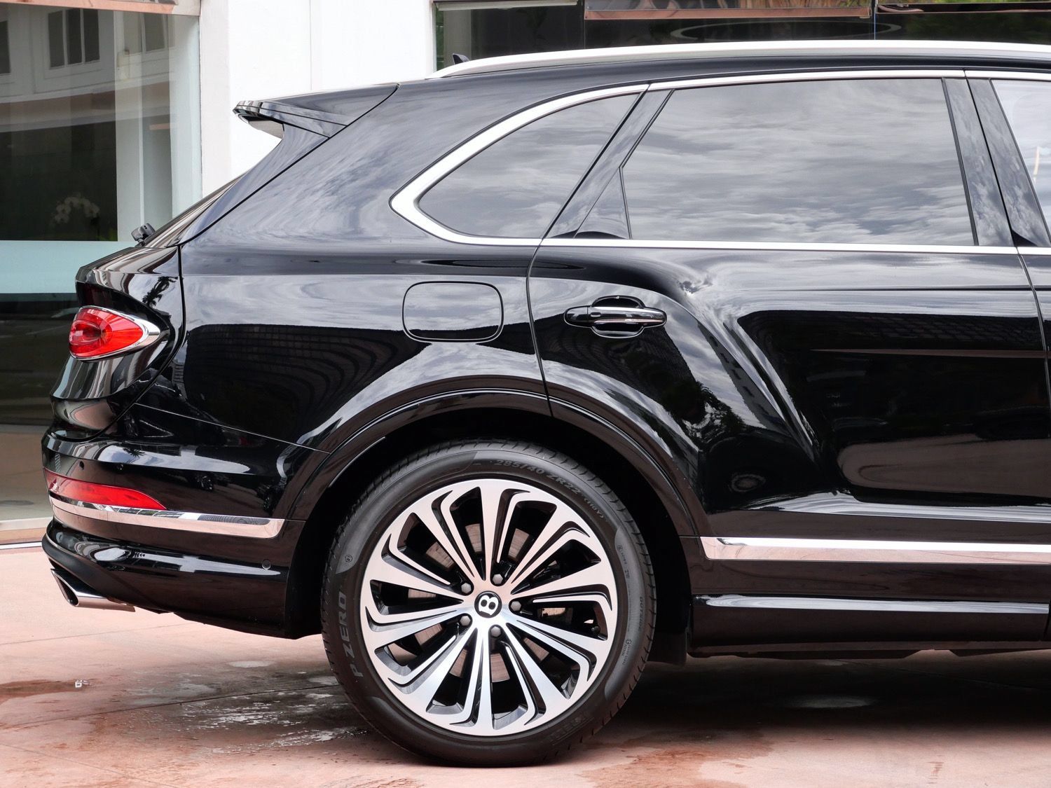 Used 2022 Bentley Bentayga AWD/4WD image 9