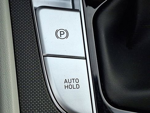 Used 2023 Hyundai Elantra Limited image 28