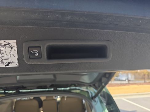 Used 2021 Toyota Sienna XLE image 15