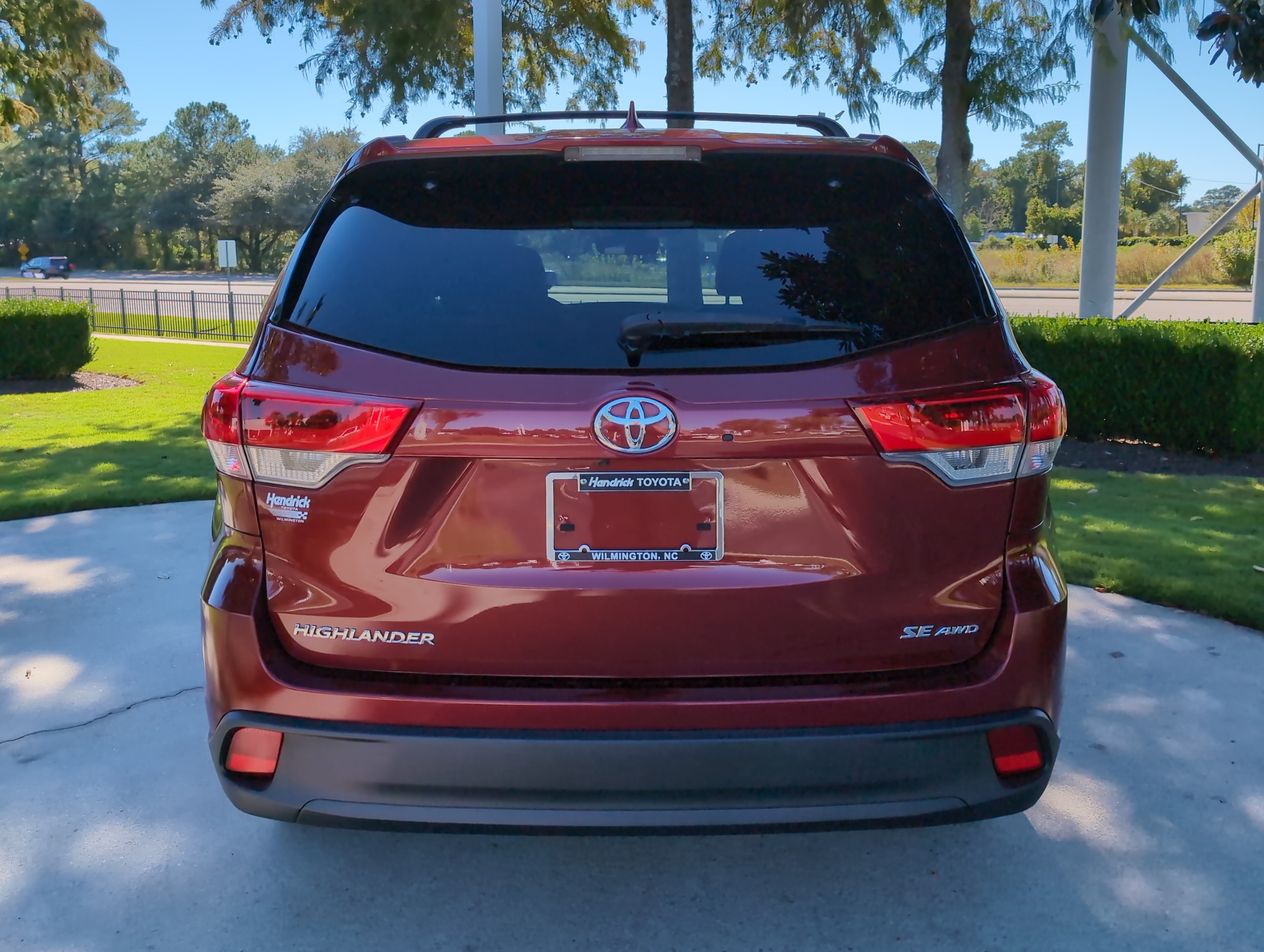 Used 2018 Toyota Highlander SE AWD/4WD image 9