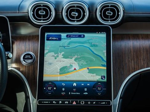 Used 2025 Mercedes-Benz GLC 350e 4MATIC image 23