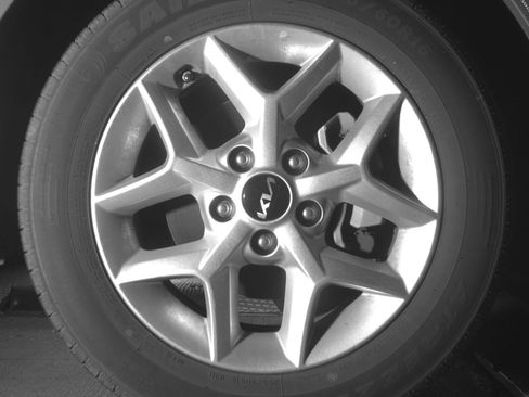 Used 2025 Kia Soul LX w/ LX Technology Package FWD image 23