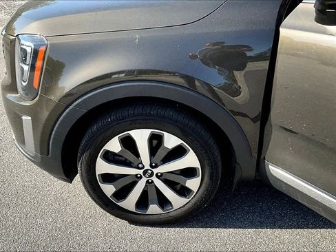 Used 2021 Kia Telluride EX w/ EX Premium Package image 9