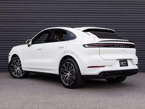 Certified 2025 Porsche Cayenne Coupe AWD/4WD image 3