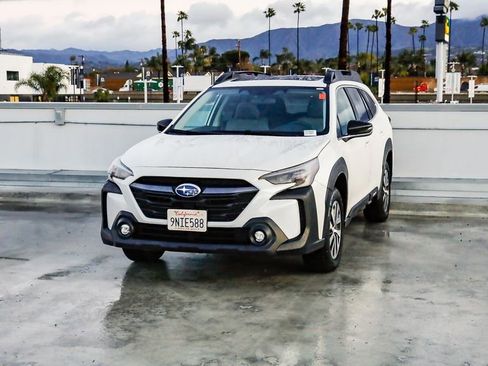 Used 2025 Subaru Outback Premium image 4