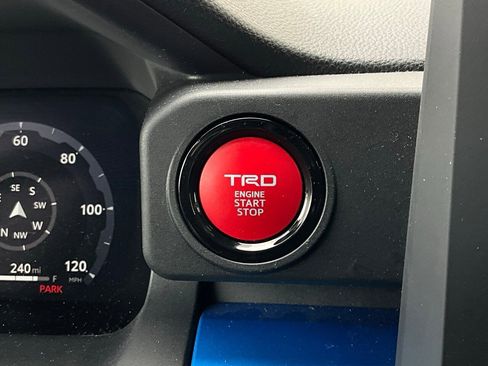 Used 2025 Toyota Tacoma TRD Off-Road image 28