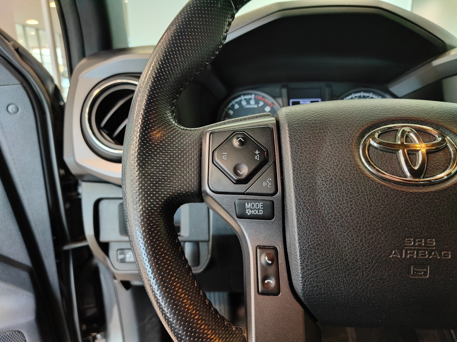 Used 2019 Toyota Tacoma TRD Sport AWD/4WD image 12