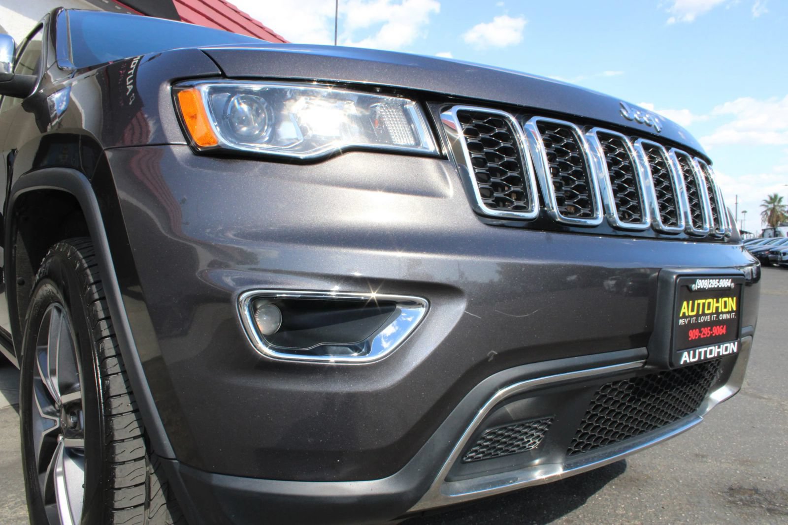 Used 2019 Jeep Grand Cherokee Limited AWD/4WD image 5