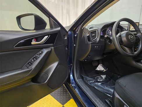 Used 2015 MAZDA MAZDA3 i Sport image 19