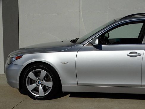 Used 2007 BMW 530xi Wagon AWD/4WD image 10