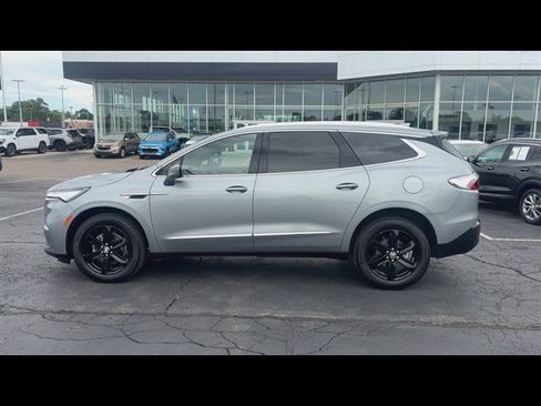 Used 2024 Buick Enclave Essence w/ Experience Buick Package FWD image 5