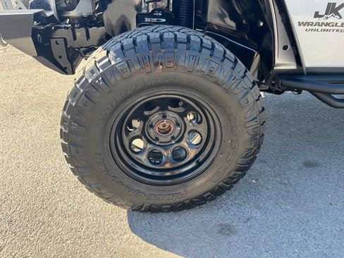 Used 2014 Jeep Wrangler Unlimited Rubicon w/ Connectivity Group image 39