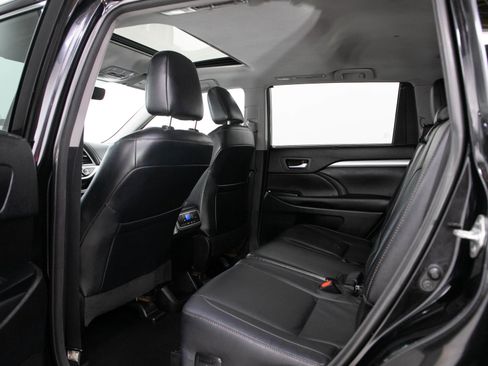 Used 2018 Toyota Highlander AWD V6 image 19